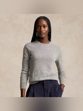 Ralph Lauren black label
Cashmere Crewneck Sweater gray
$398 Classic preppy chic